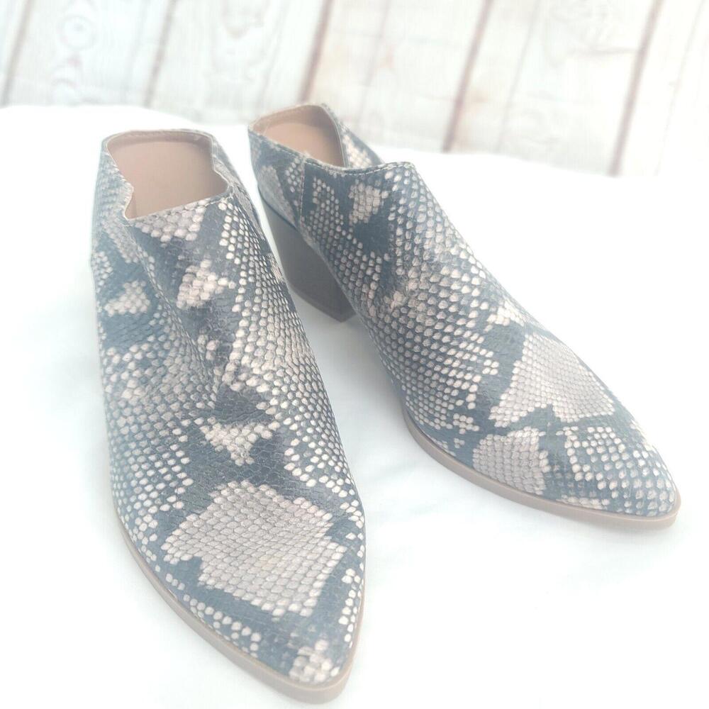 Universal Threads Tan Animal Print Size 7 Black Heel Mules